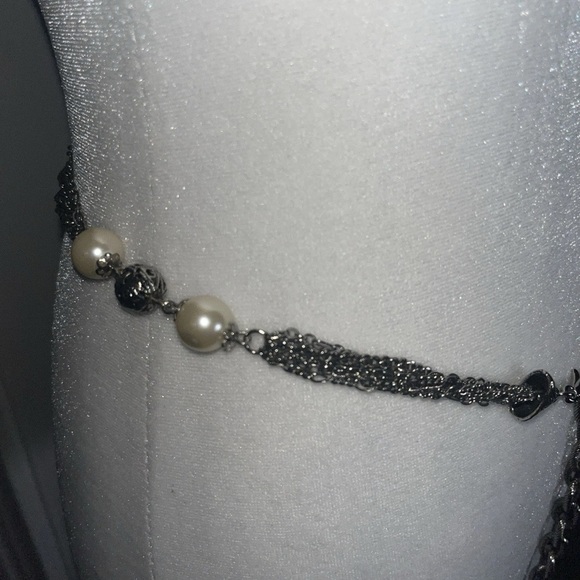 Vintage-Inspired‎ Gunmetal Chain Waist Belt w/ Faux Pearls & Tassel Accent - Picture 3 of 7